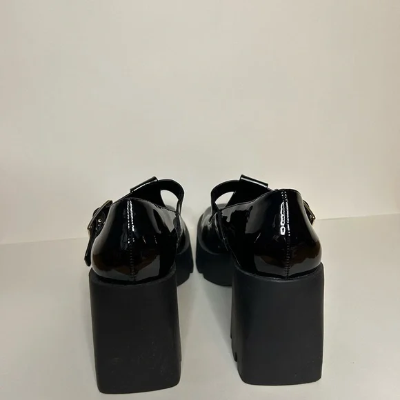 Steve Madden Black Patent Platform Shoes - Picture 3 of 5
